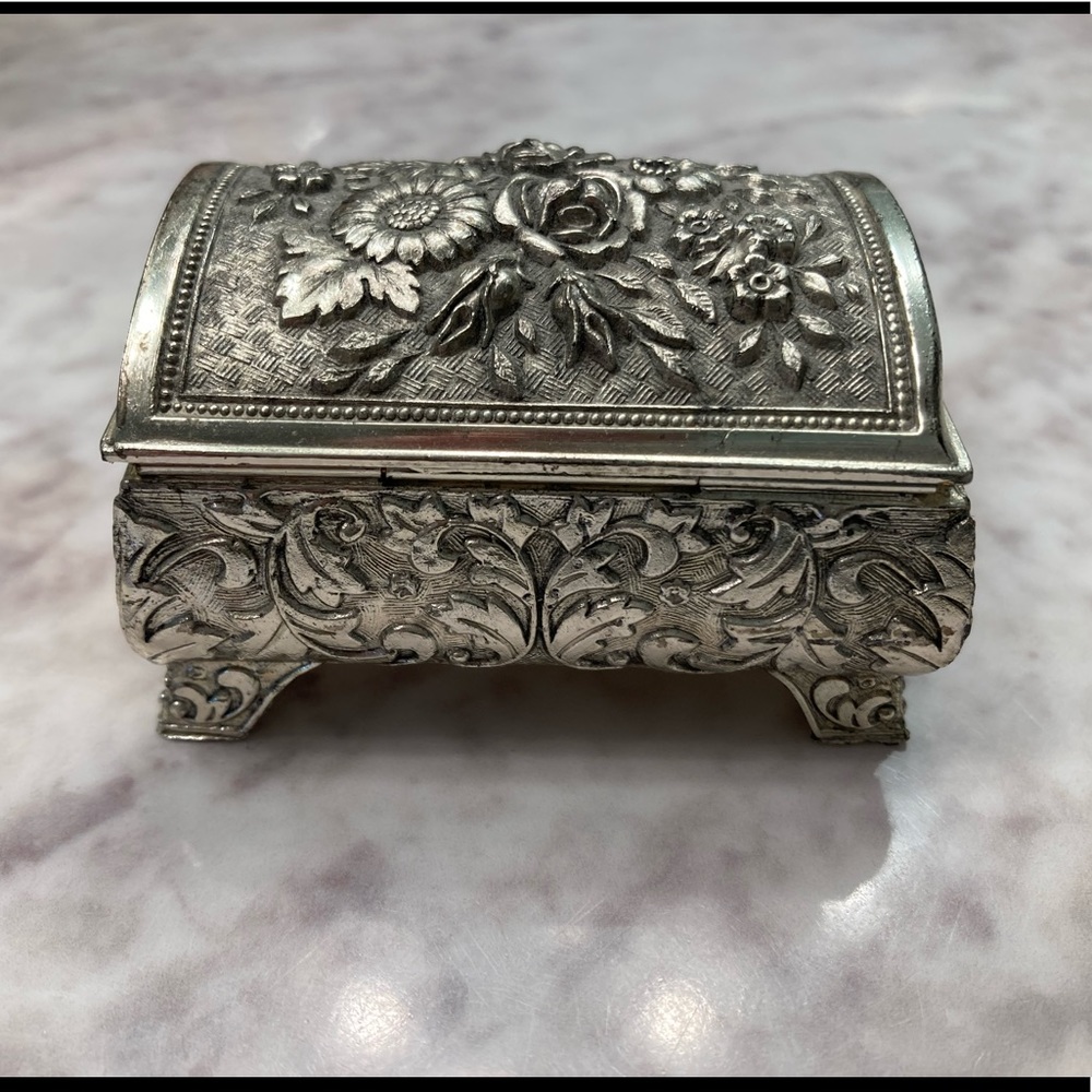 Small vintage, silver toned jewelry/trinket box